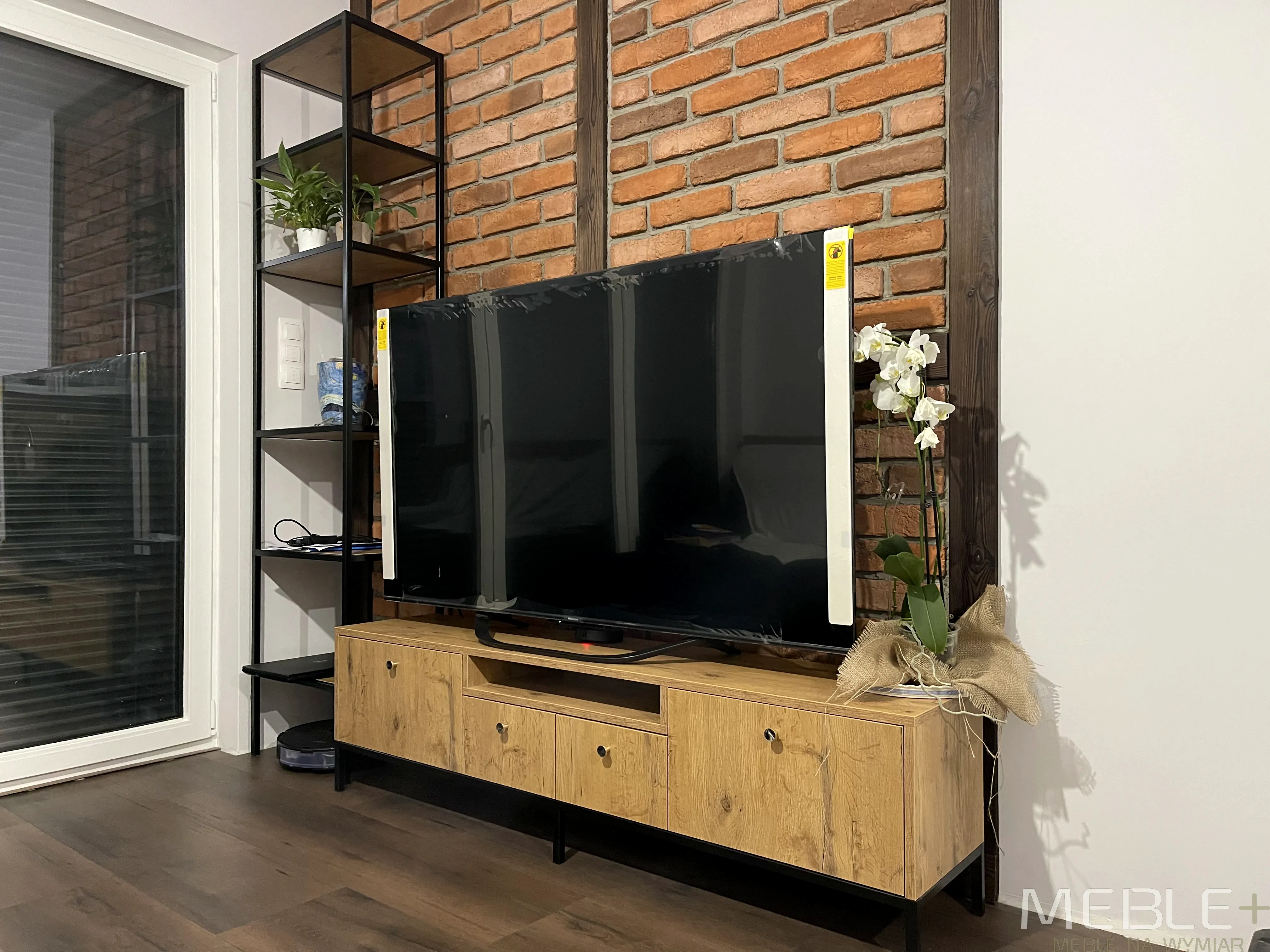 Podwieszana szafka RTV salon Gdańsk